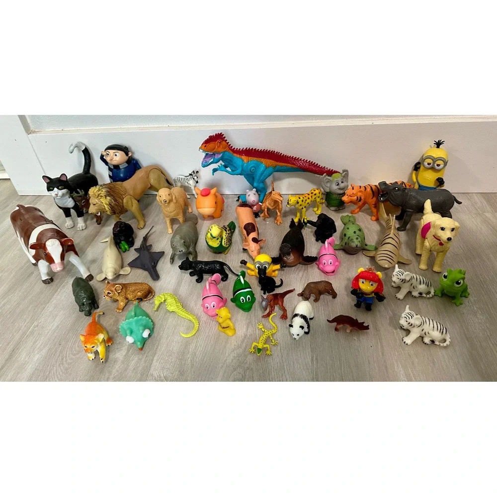 Mixed Lot of 40+ Plastic Toy Animals Figures Minions‎ Dinosaurs Sea Creatures
